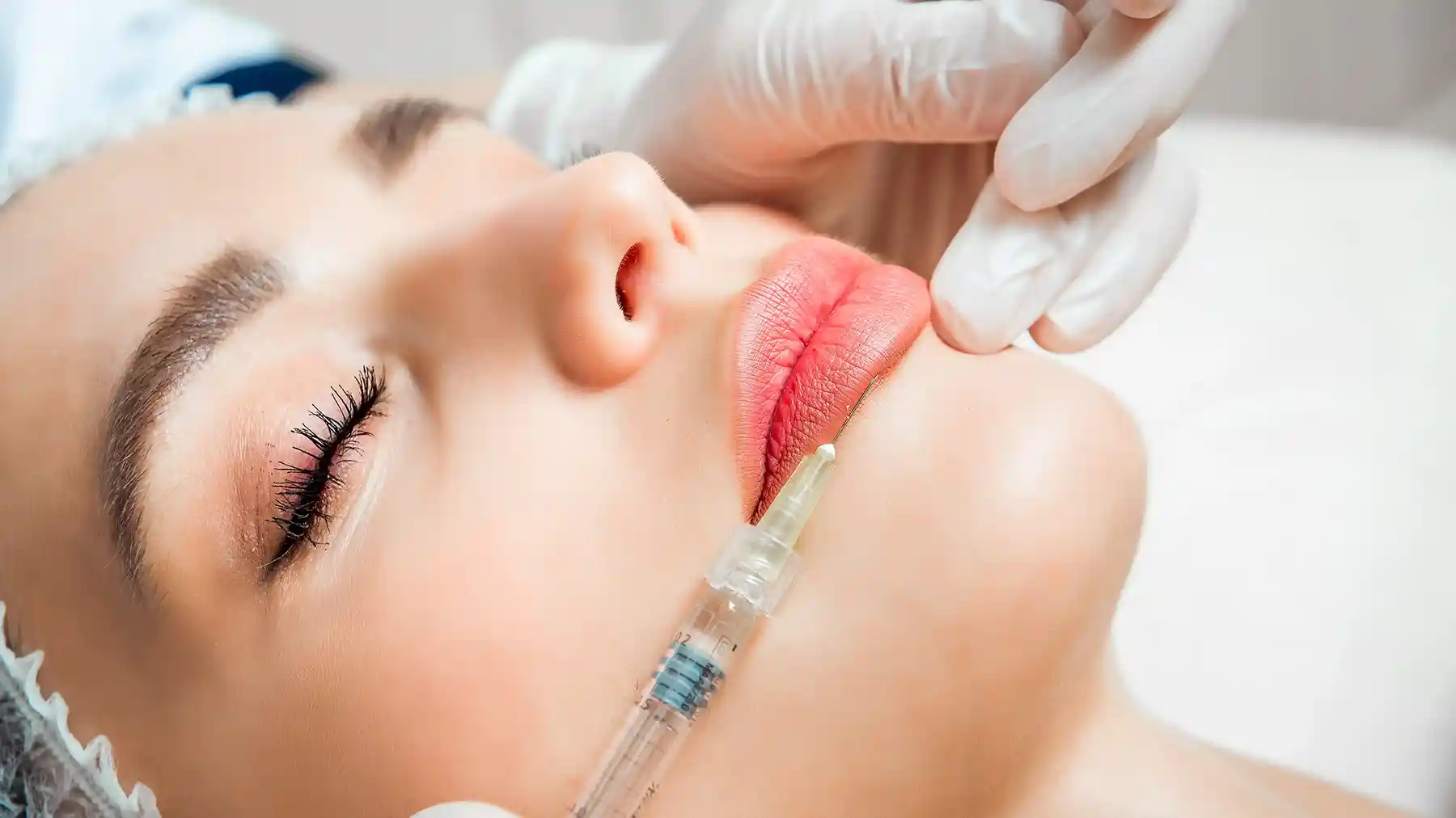 Have you heard of lip filler in Turkey? Discover the advantages of Aliaesthetic and more shaped/larger lips.